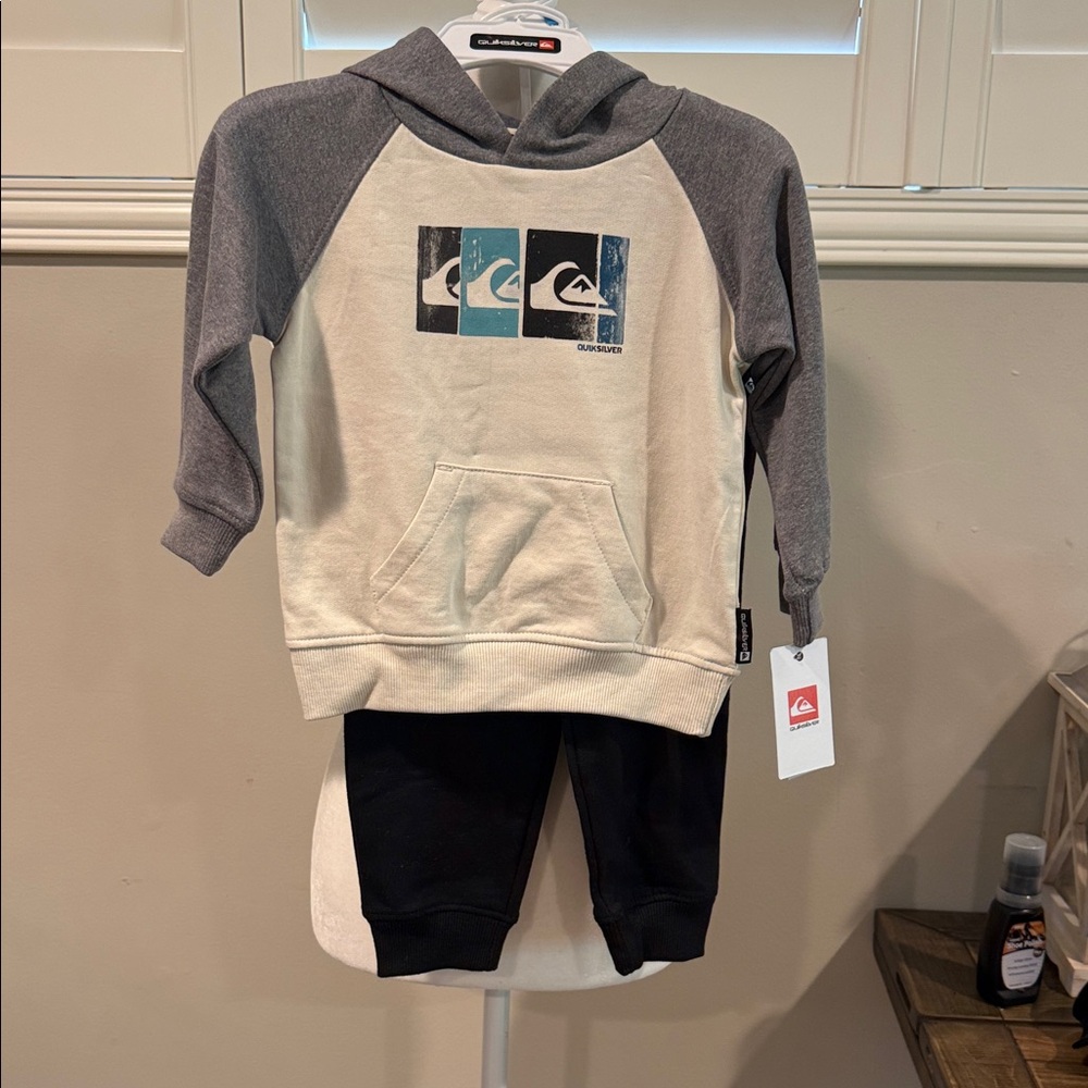 Quiksilver Cream and Gray Hoodie Set